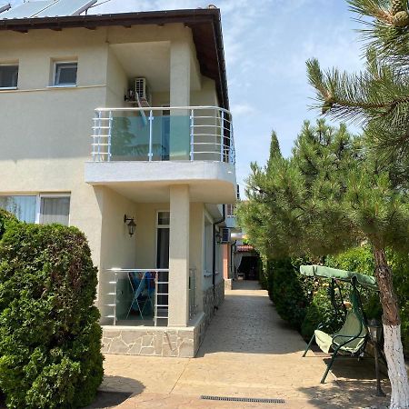 Sunny Guest House Равда Екстериор снимка